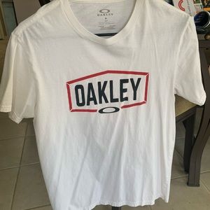 Oakley T-shirt